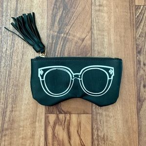 Glasses pouch with tassel zipper. NEW.